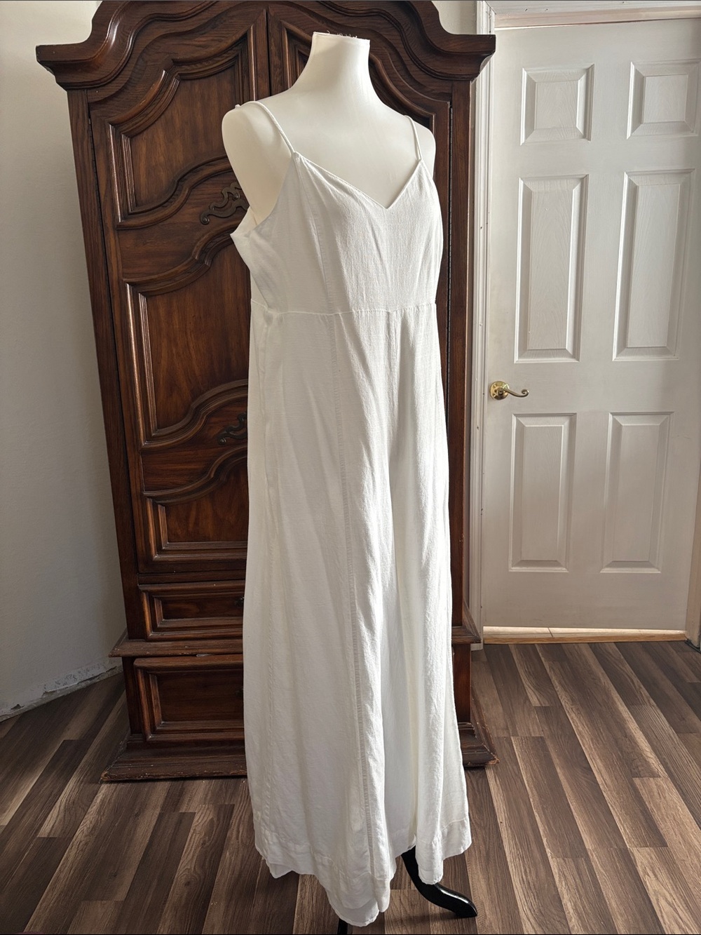 Express wide leg V neck jumpsuit - Picture 9 of 14